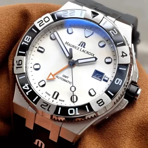 Maurice Lacroix Aikon Venturer GMT AI6158-SS001-130-2 góc nghiêng